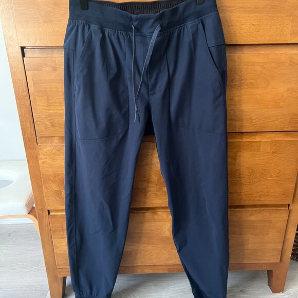 Lululemon ABC Jogger - Picture 2 of 8